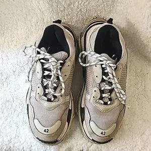 Balenciaga | Shoes | Balenciagatriple W Sneaker Biege Black  Balenciaga triple W sneaker biege, black and white main image 0